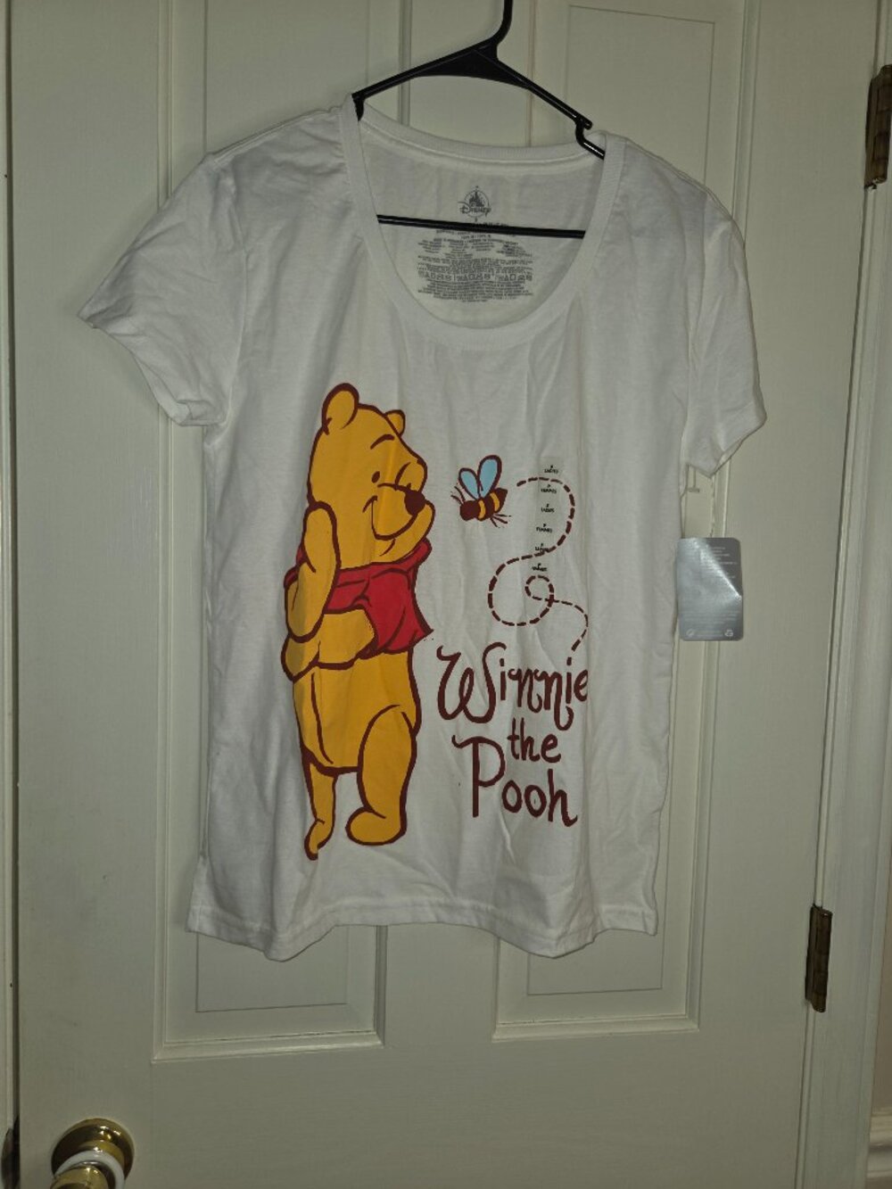 Disney Winnie the Pooh Bee Graphic T-Shirt NWT Women's Small White Short Sleeve